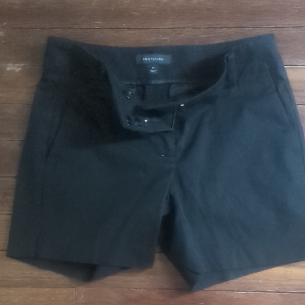 Ann Taylor Classic Black Women's Shorts